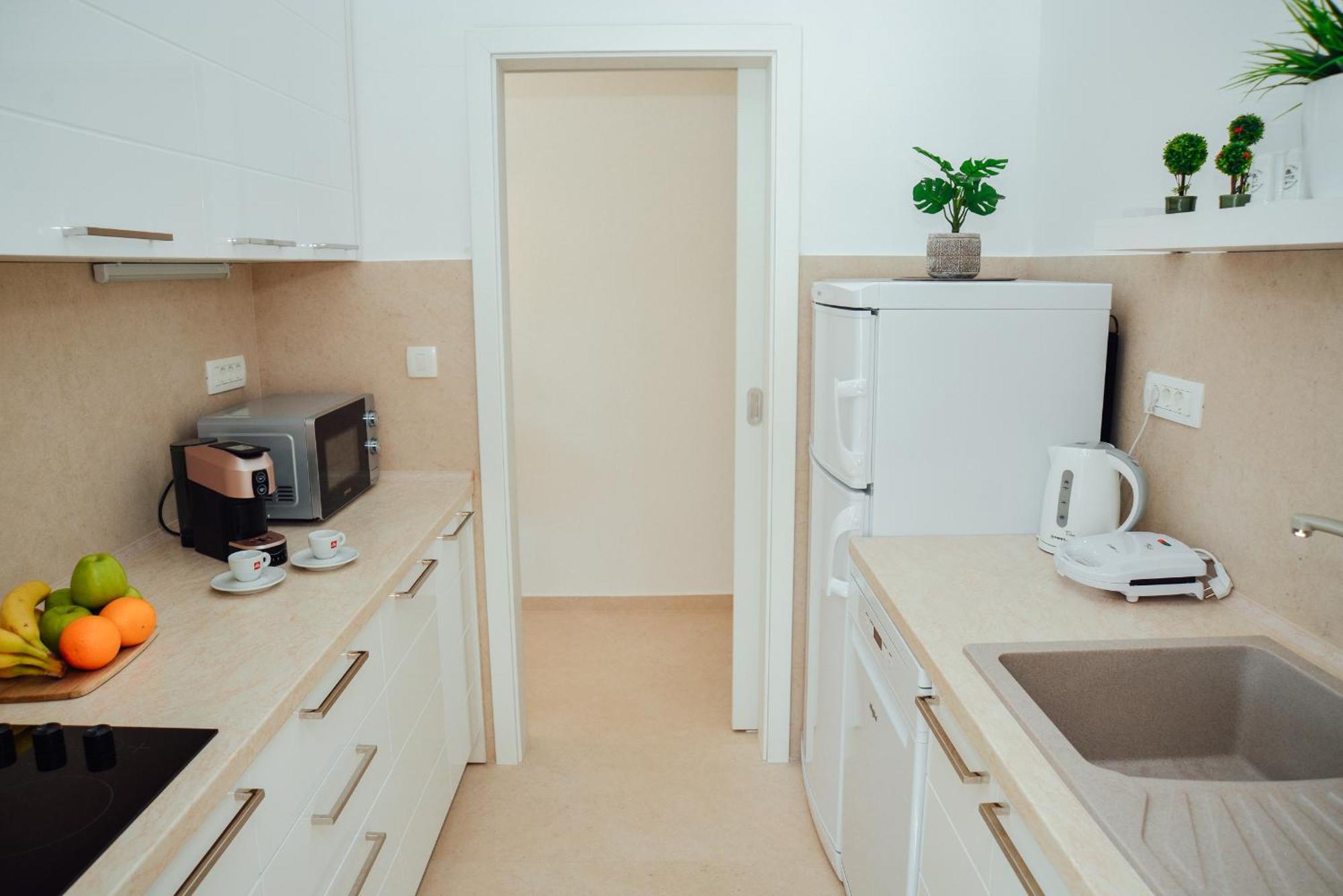 Sea View Apartment For 4 كوتور المظهر الخارجي الصورة