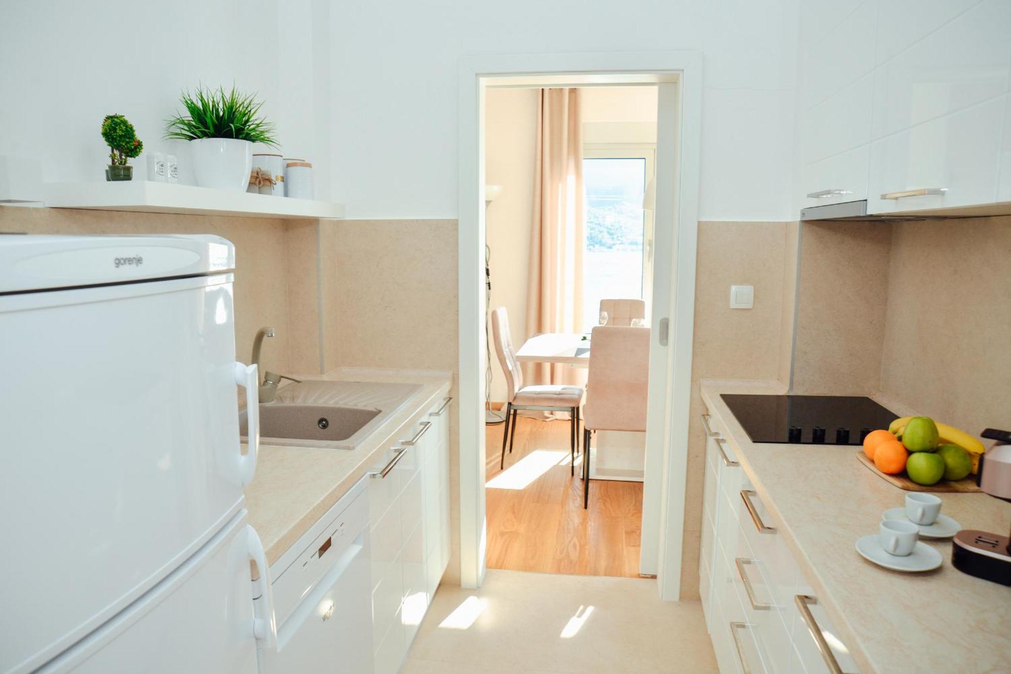 Sea View Apartment For 4 كوتور المظهر الخارجي الصورة