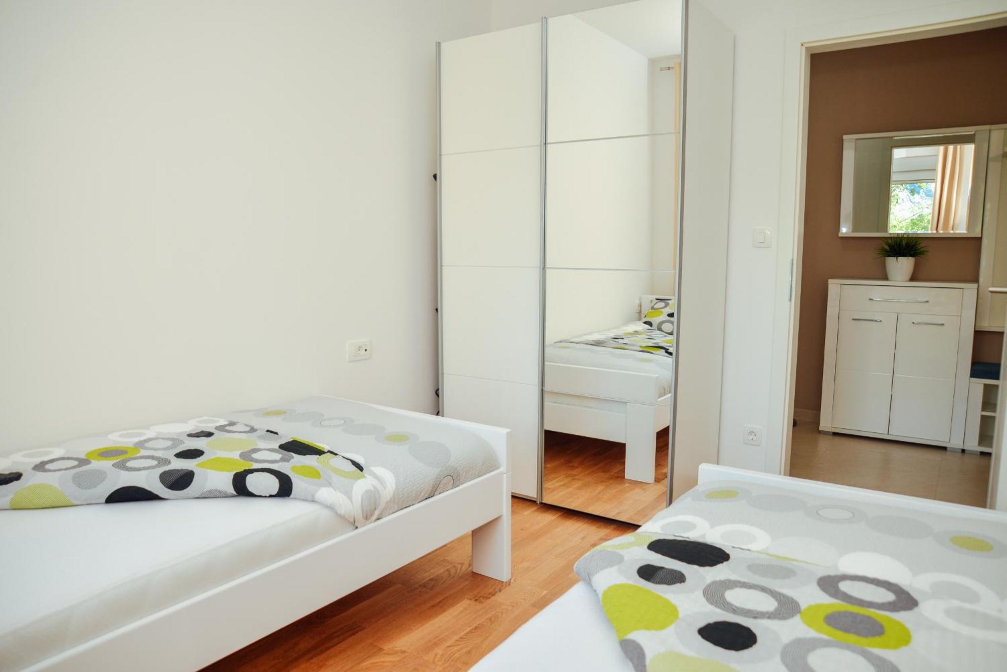 Sea View Apartment For 4 كوتور المظهر الخارجي الصورة