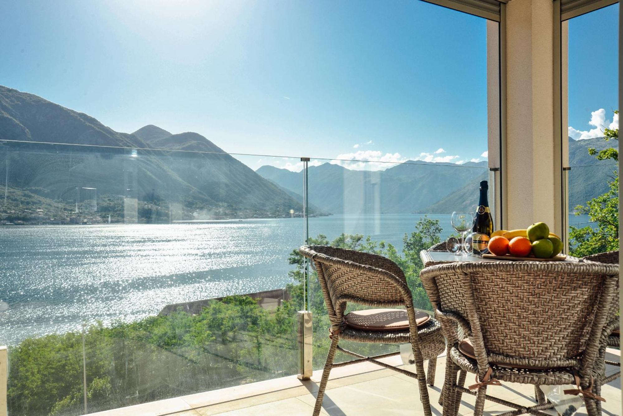 Sea View Apartment For 4 كوتور المظهر الخارجي الصورة